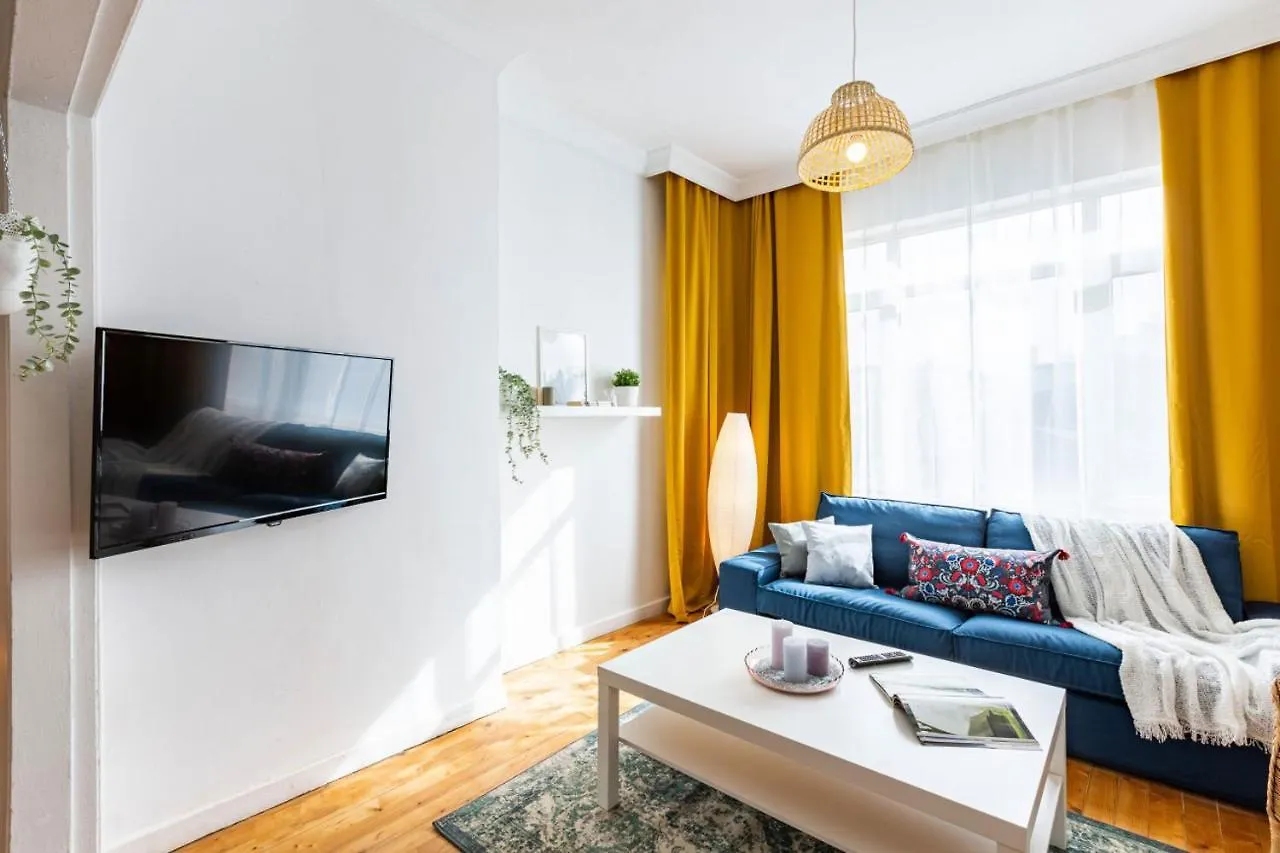 Colorful Flat With Excellent Location Near Trendy Attractions In Kadikoy Appartement Istanboel