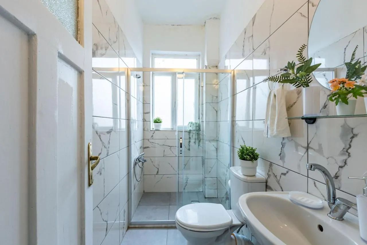 Colorful Flat With Excellent Location Near Trendy Attractions In Kadikoy Appartement Istanboel