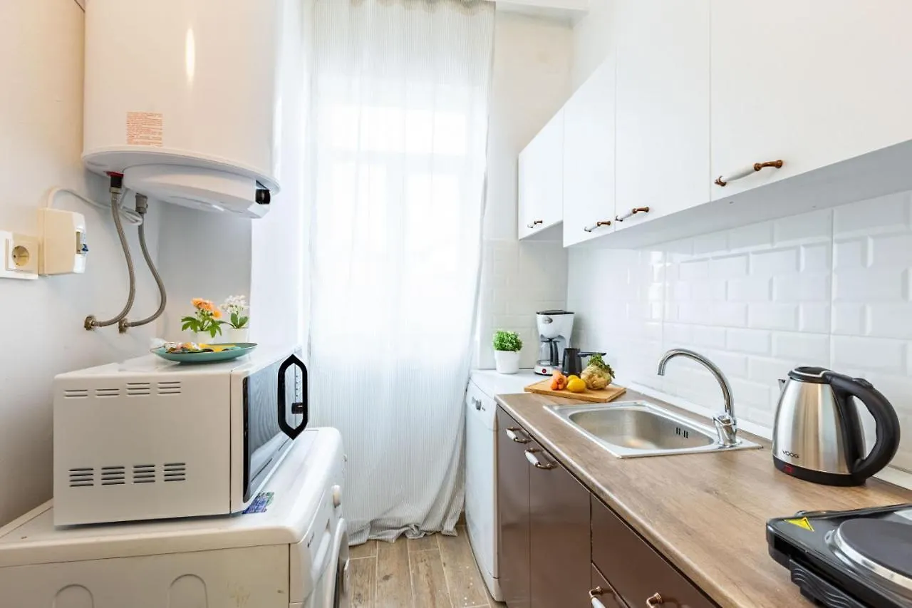 Colorful Flat With Excellent Location Near Trendy Attractions In Kadikoy Appartement Istanboel 0*,