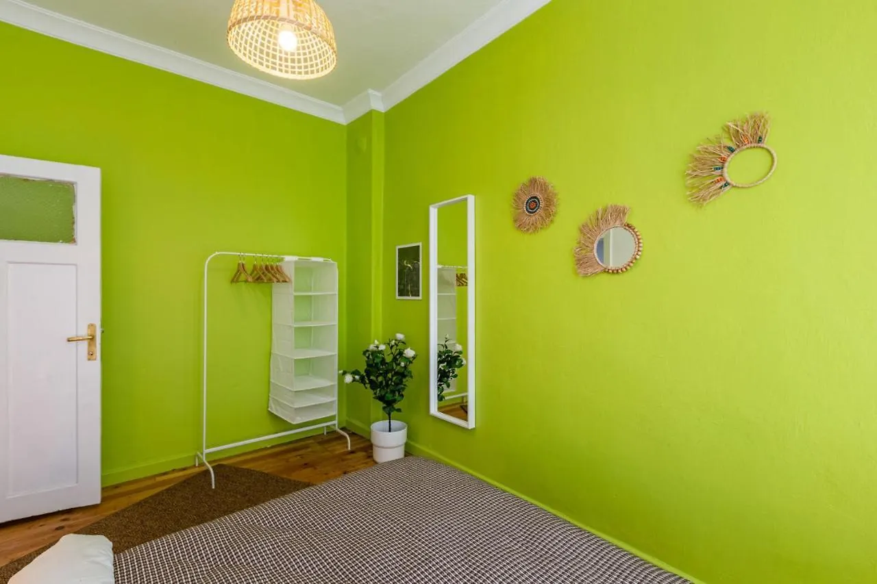 Colorful Flat With Excellent Location Near Trendy Attractions In Kadikoy Appartement Istanboel
