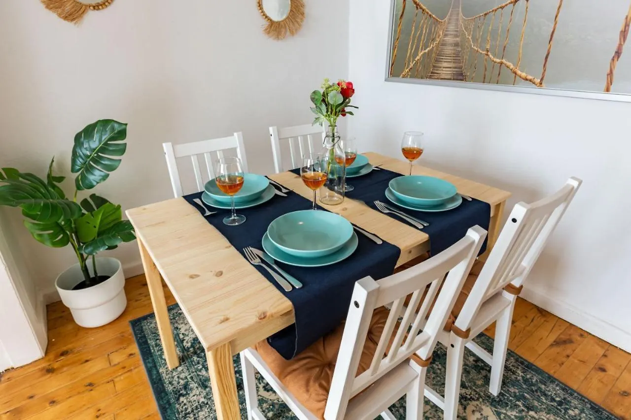 Colorful Flat With Excellent Location Near Trendy Attractions In Kadikoy Appartement Istanboel